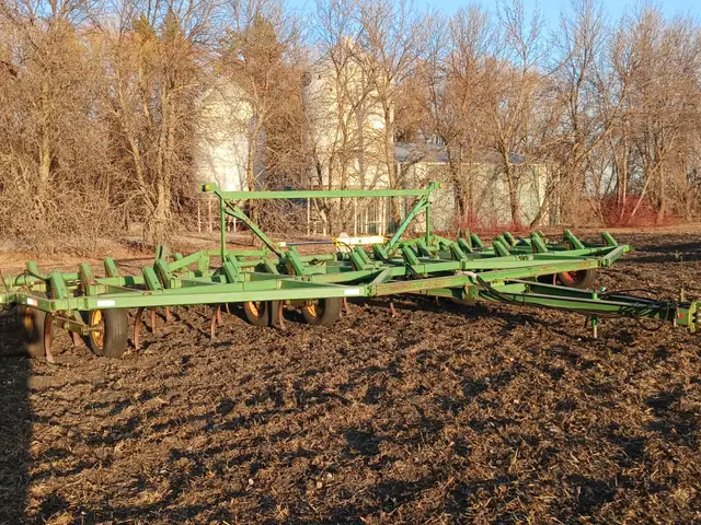 John Deere 1610 35 foot Deep Tiller