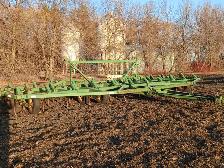 John Deere 1610 35 foot Deep Tiller