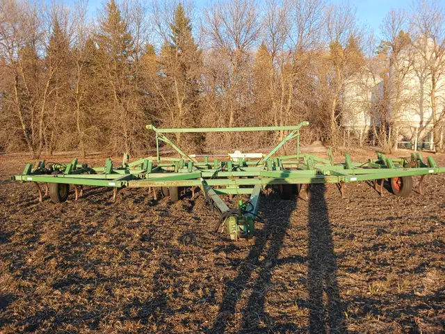 John Deere 1610 35 foot Deep Tiller - Photo 2
