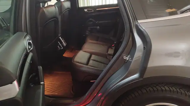 Porsche Cayenne Edition Platinum (Tiptronic) 4WD ONLY 96K KM - Photo 8