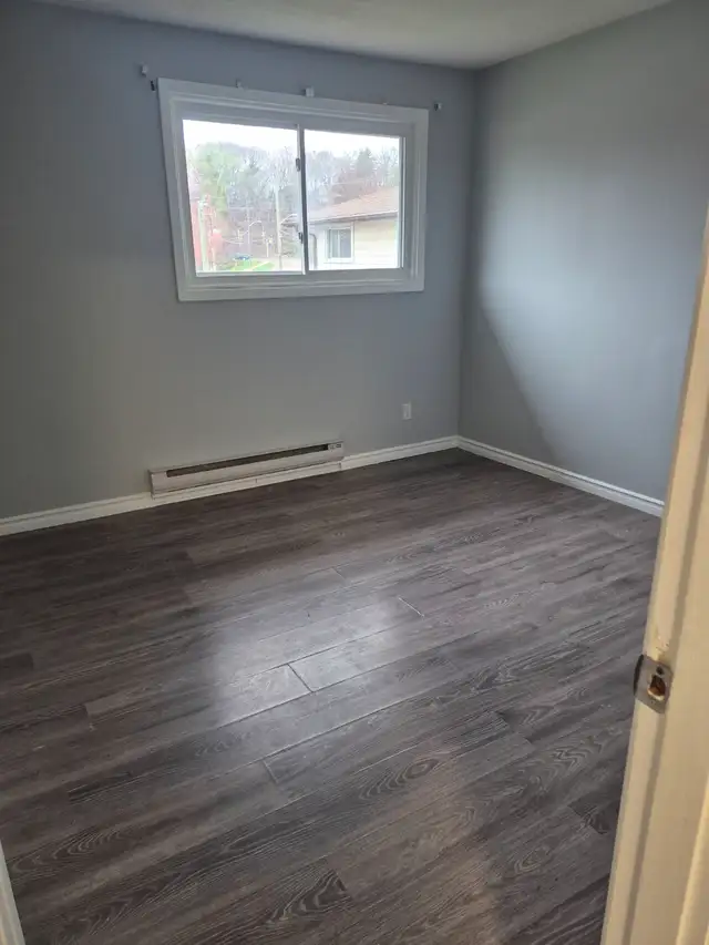 3 Bedrooms and 2 washroom available - Photo 5