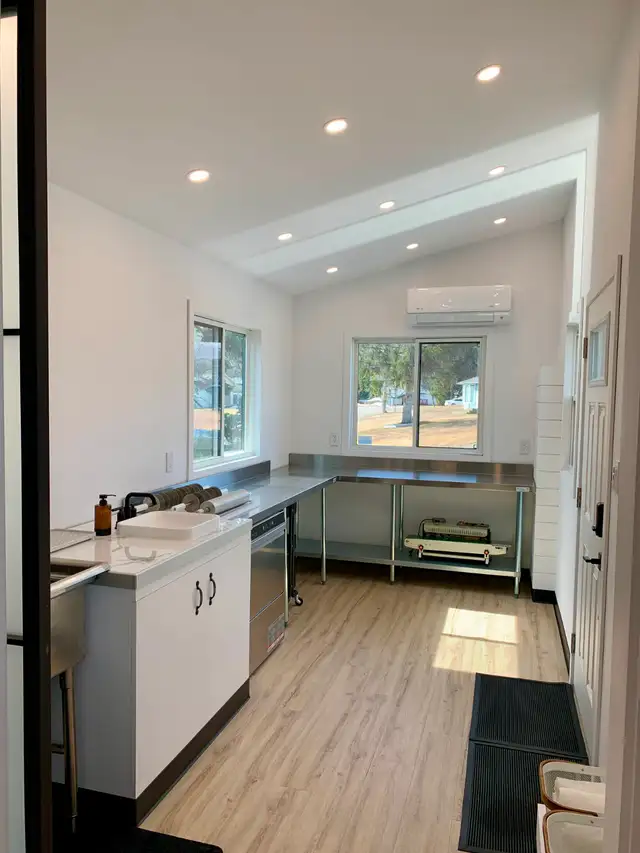 Mobile Prep Kitchen / New / - Photo 3