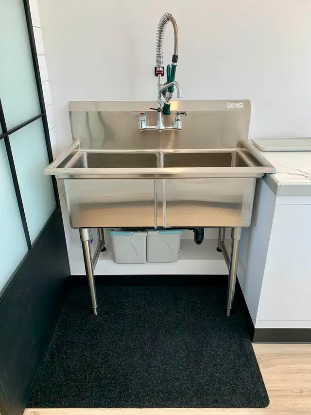 Mobile Prep Kitchen / New / - Photo 9
