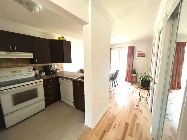 Spacious and luminous 4 1/2 condo in ideal neighbourhood - Photo 2