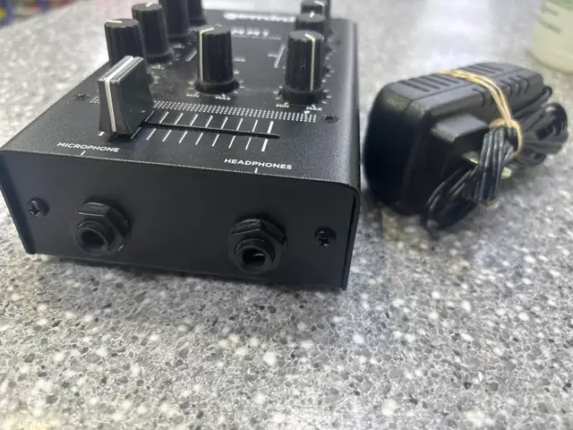 Gemini MM1 Channel Analog DJ Mixer - Photo 2