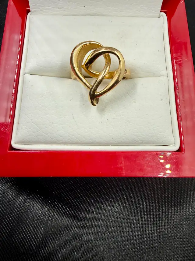Women's 14K Gold Heart Ring~Size 4