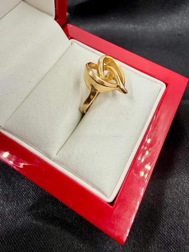 Women's 14K Gold Heart Ring~Size 4 - Photo 2