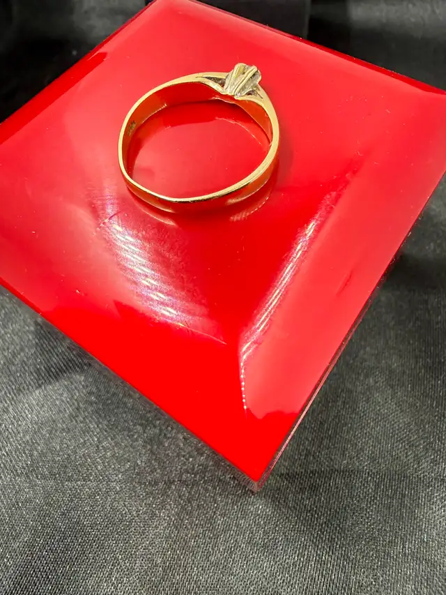 Women's 10K Gold Diamond Solitaire Ring~Size 7.5 - Photo 3