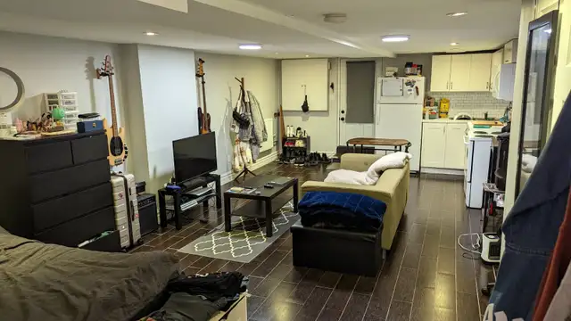 Spacious Basement Studio in Trendy West Queen West Neighbourhood