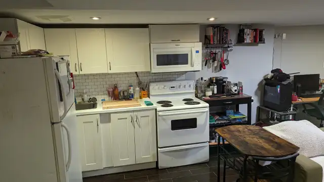 Spacious Basement Studio in Trendy West Queen West Neighbourhood - Photo 3
