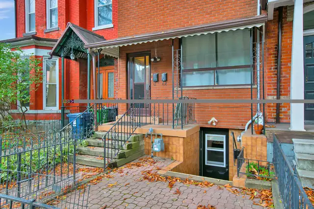Spacious Basement Studio in Trendy West Queen West Neighbourhood - Photo 9
