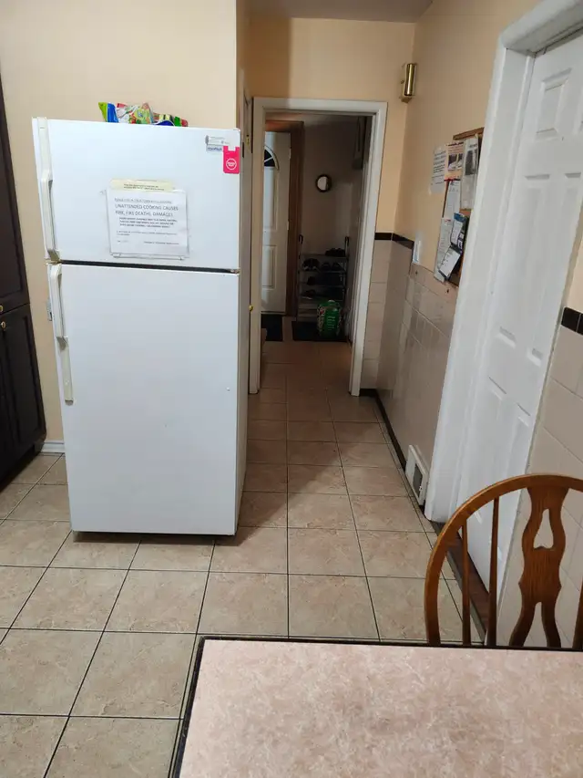 2 rooms for males, 1 for female-only 5 min. walk to UoW - Photo 7