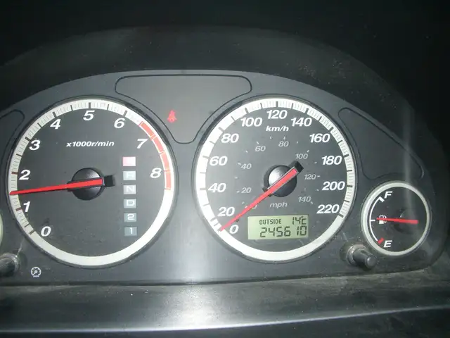 FOR SALE 2003 HONDA CRV 245000 KM ENGINE GOOD AC COLD $1200 - Photo 3