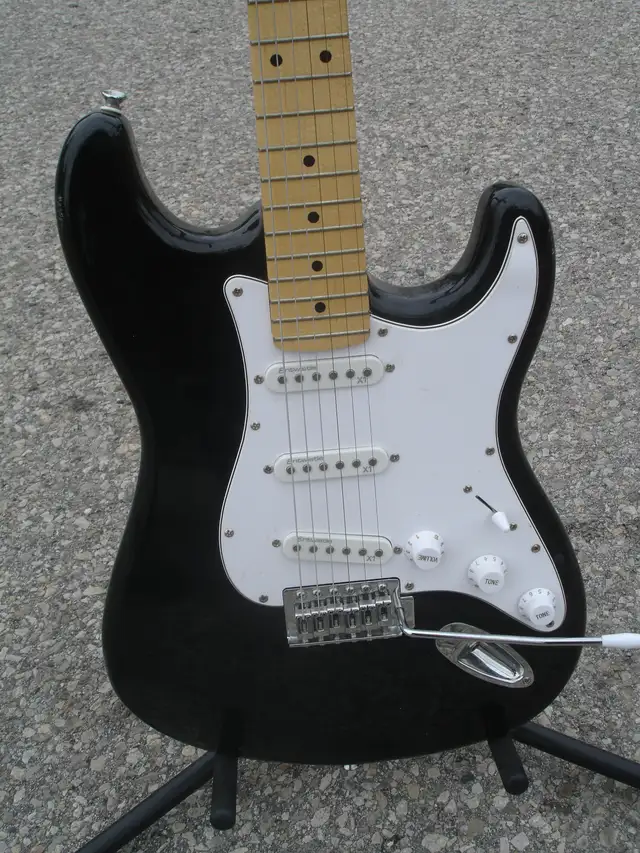 HERE'S A TANGLEWOOD DISCOVERY DBT 6 ELECTIC GUITAR WITH STAND!
