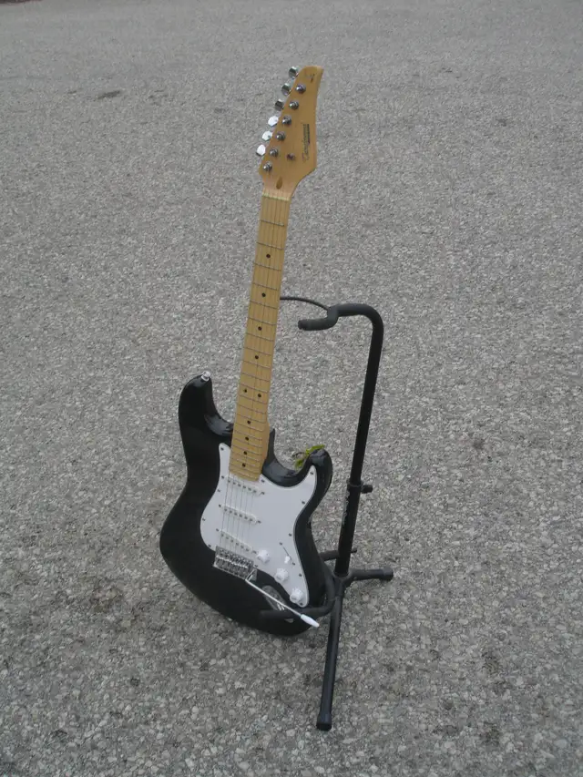 HERE'S A TANGLEWOOD DISCOVERY DBT 6 ELECTIC GUITAR WITH STAND! - Photo 3