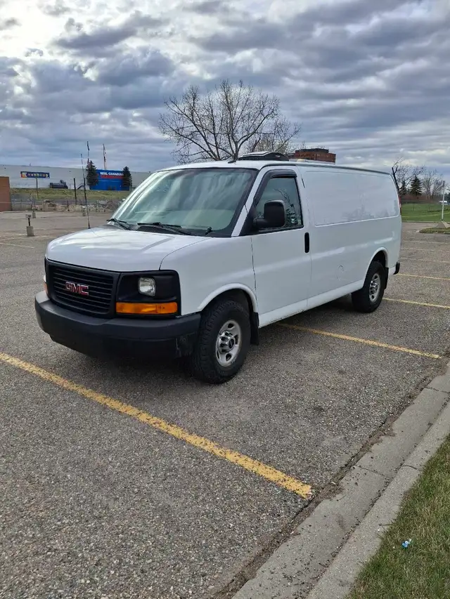 2013 GMC Savana 2500 - Photo 2