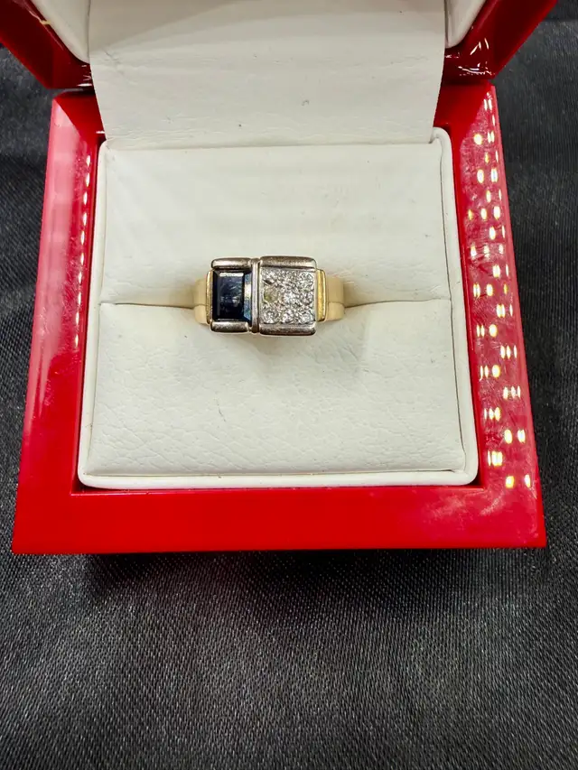 Women's 14K Gold Ring with Black Onyx & Small Diamonds~Size 5.5