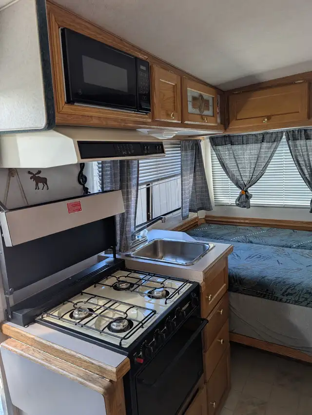 1995 Big Foot 17ft  $23000.00 - Photo 3