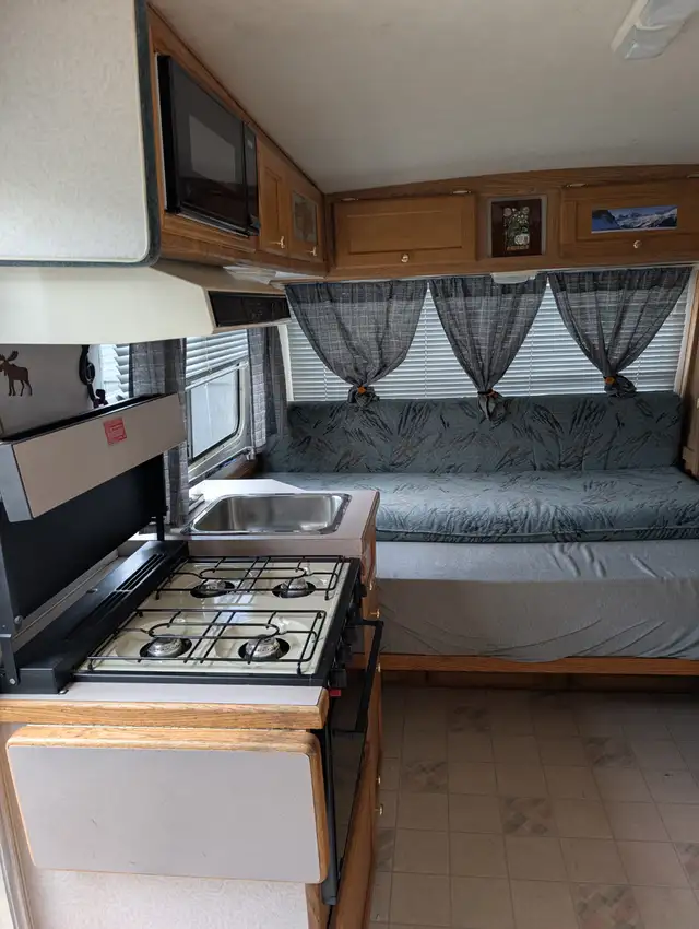 1995 Big Foot 17ft  $23000.00 - Photo 5