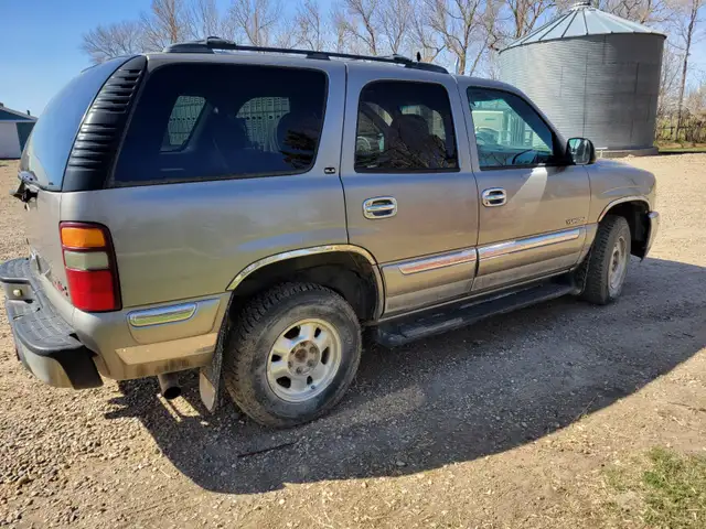 2001 GMC Yukon - Photo 2