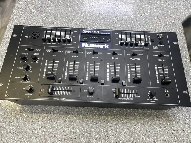 Numark DM1190 Preamp/Mixer