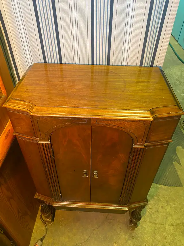 Antique Philco tube Radio. Working - Photo 4
