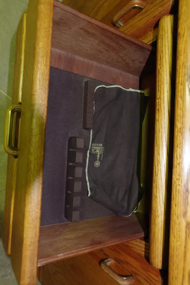 Solid Oak Display cabinet@hutch - Photo 6