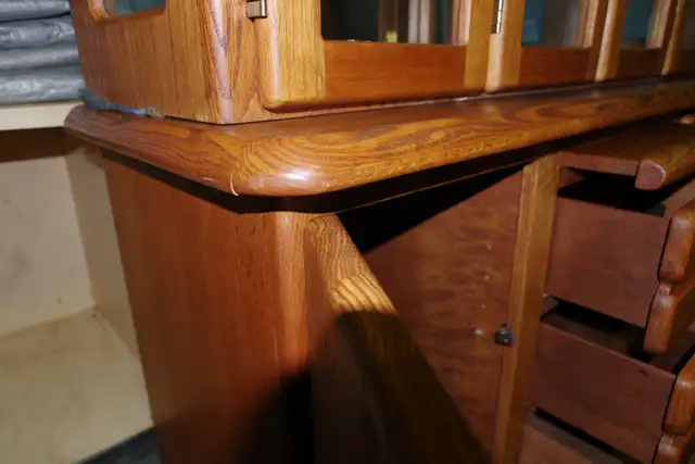 Solid Oak Display cabinet@hutch - Photo 8