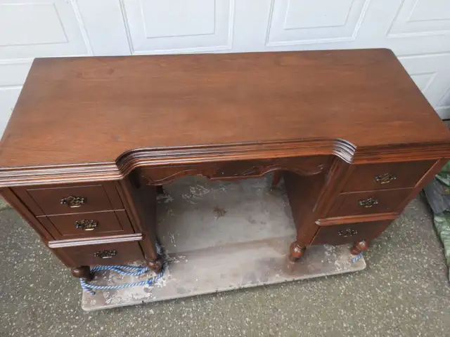 Small vintage antique walnut,desk, restored professionally - Photo 3