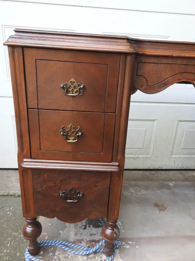 Small vintage antique walnut,desk, restored professionally - Photo 4