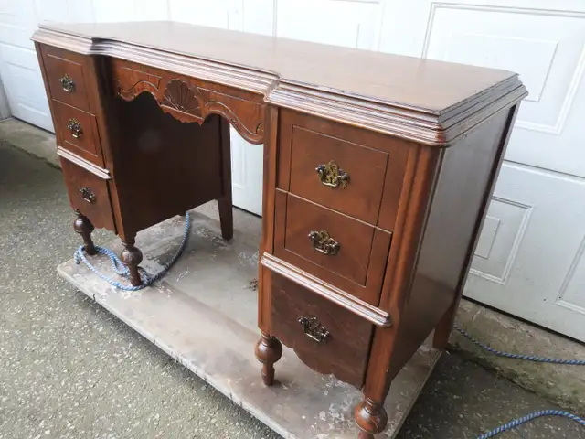 Small vintage antique walnut,desk, restored professionally - Photo 5
