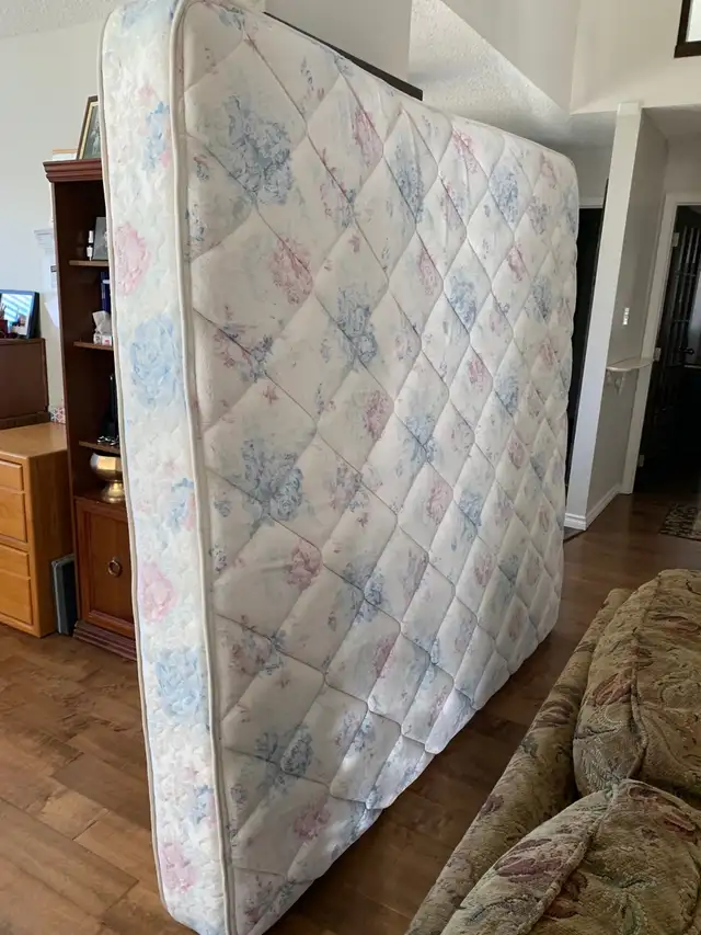King size mattress - Photo 2