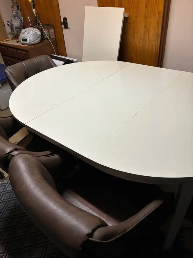 table and chairs - Photo 2