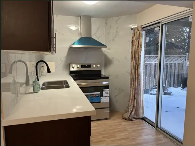 Spacious Walkout basement 2Bed 1Den for rent