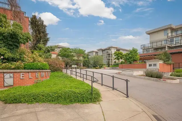 Walk to Everything | Bright 3BR/2BA in the Heart of Langley