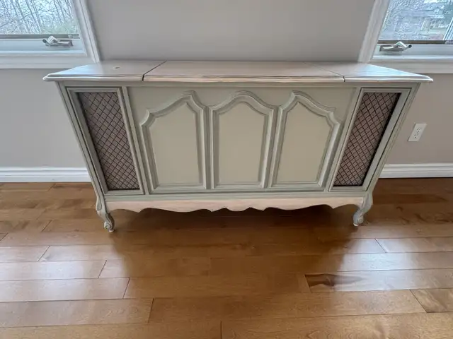 MCM 1960’s Vintage Record Player Media Console