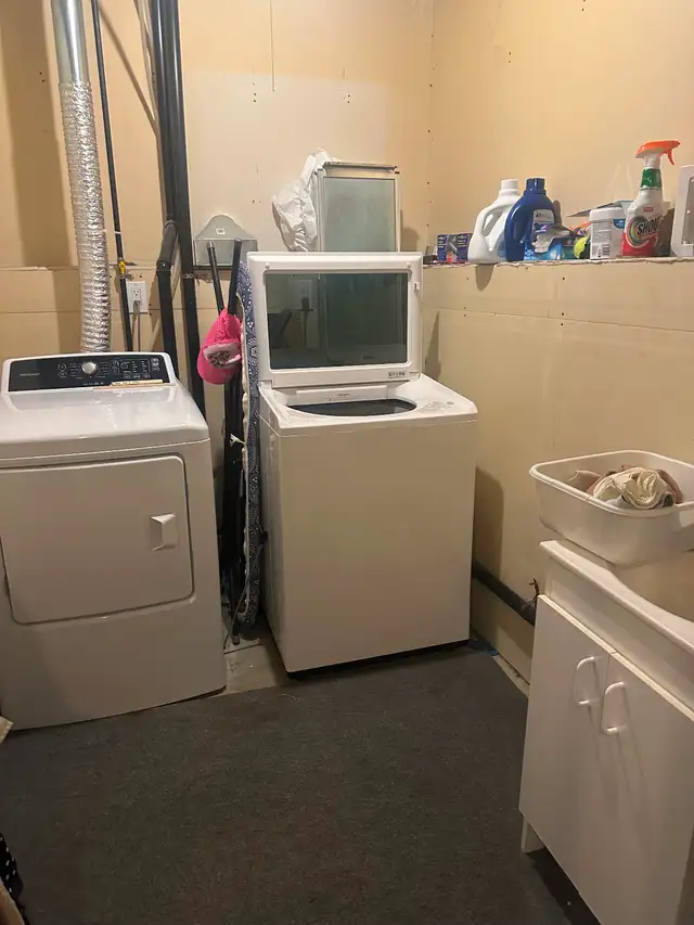House Rental - Photo 11