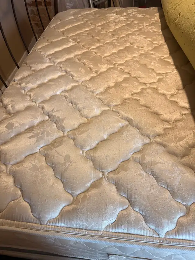 free queen matters box spring &bed frame pick up today or tomo - Photo 2