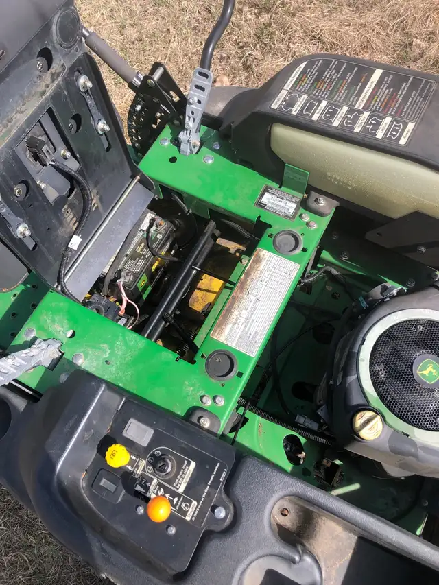 zero turn mower - Photo 6