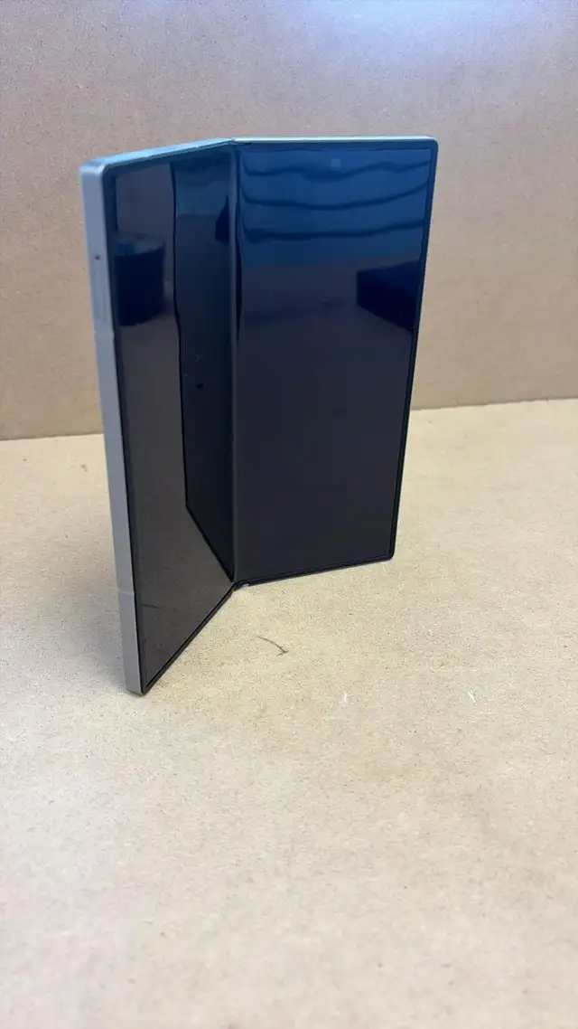 Samsung Z Fold 6 256 GB 1 year warranty. - Photo 2