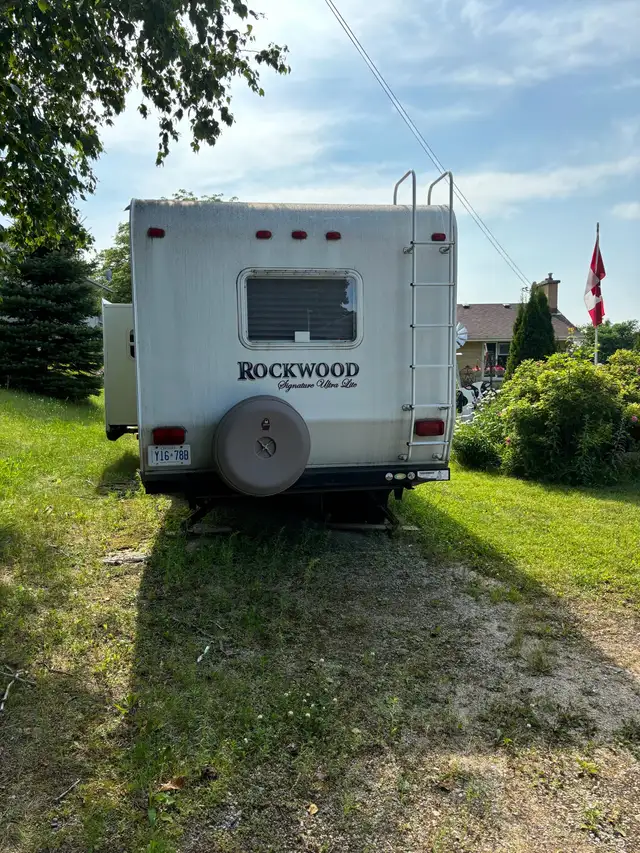 travel trailer - Photo 2