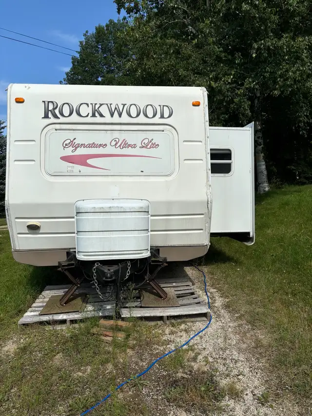 travel trailer - Photo 3
