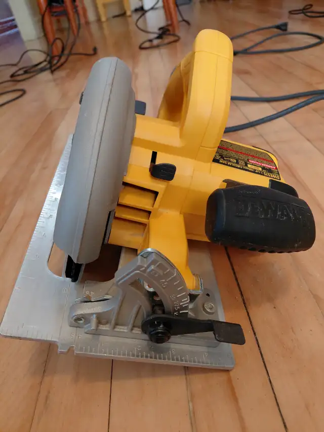 DEWALT SCIE CIRCULAIRE ET SAUTEUSE, TRÈS BON ÉTAT - Photo 4
