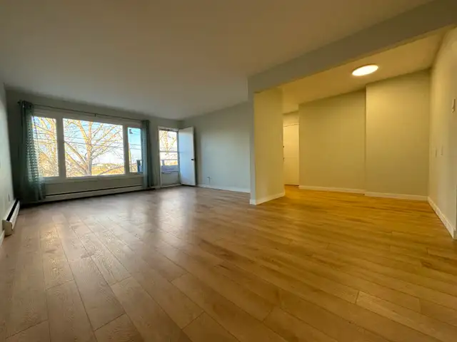 Spacious Newly Renovated 2 Bedroom Suite Near Downtown