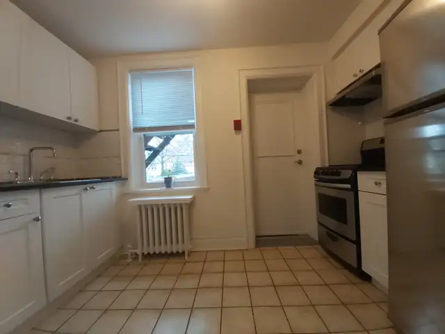 1 bedroom plus Apartment in Bloor West Village - $ 1,795 - Photo 2
