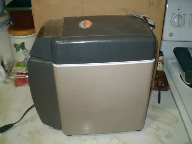 KOOLATRON B07 BETWEEN SEATS 12 VOLT COOLER- USED- $35 - Photo 2