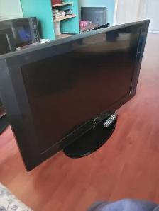 SAMSUNG 40'' TV WITH REMOTE IN PERFECT COND.