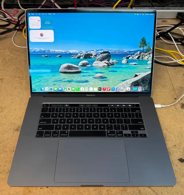 Apple 2019 16' MacBook Pro Intel Core i7 - 16GB RAM - 500GB SSD