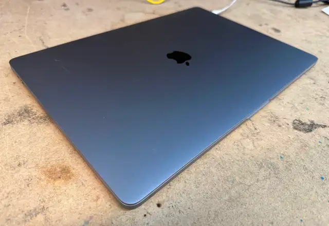 Apple 2019 16' MacBook Pro Intel Core i7 - 16GB RAM - 500GB SSD - Photo 3
