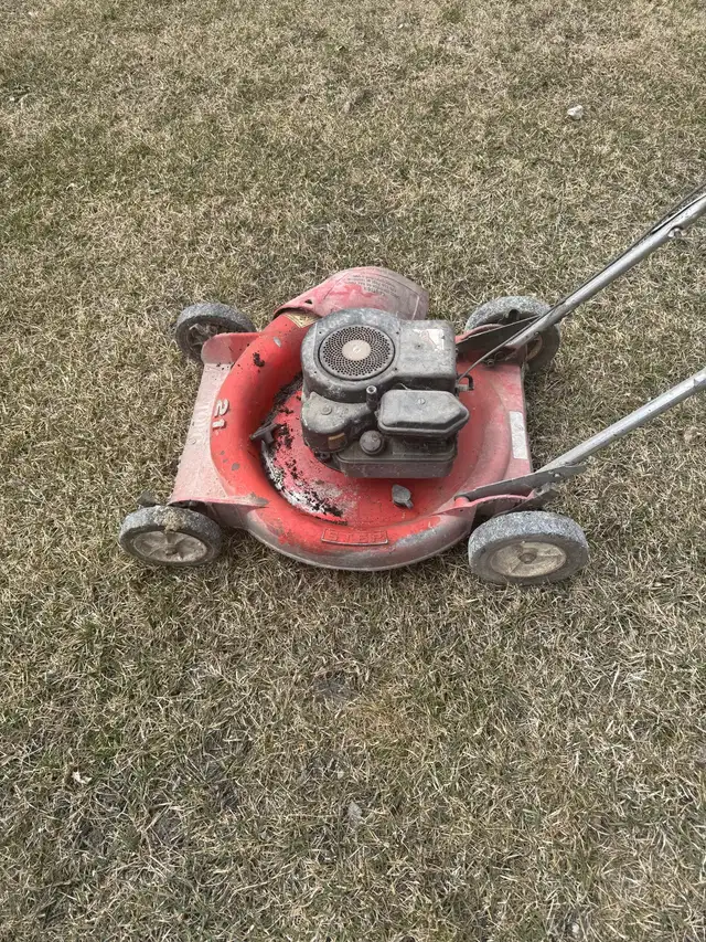 Push Lawnmower - Photo 2